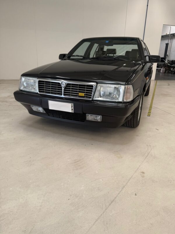 LANCIA THEMA 8.32 (THEMA FERRARI)